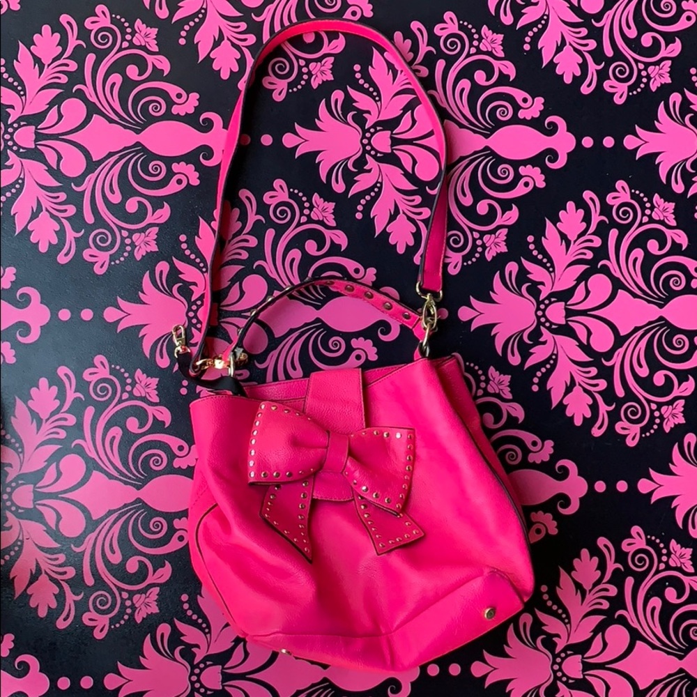 Beautiful Betsy Johnson satchel 💕